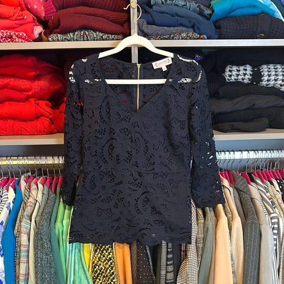 Nanette Lepore navy embroidered back exposed zipper lined bodice top size XS - Picture 1 of 3